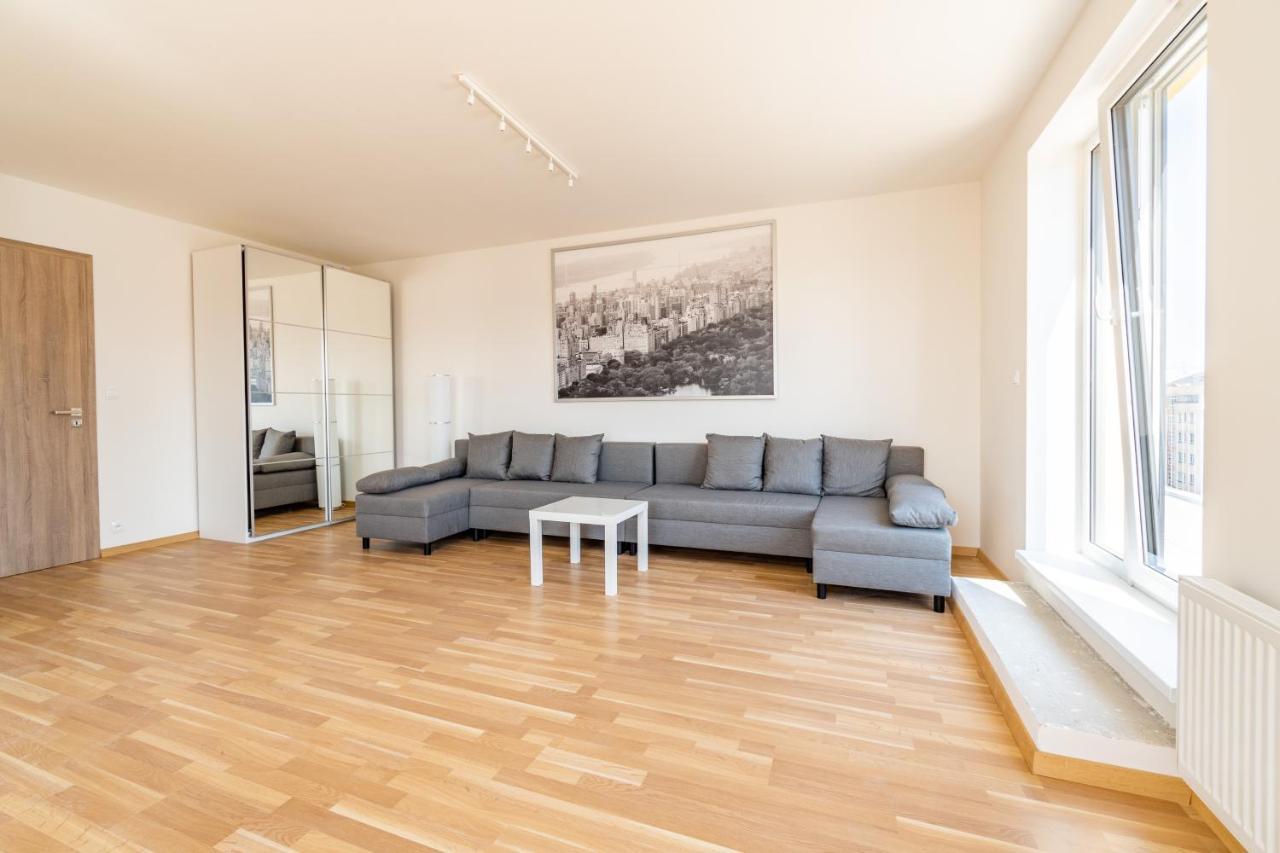 Penthouse # 81 With Panoramic View In Elite Rezidence With Free Parking Prague